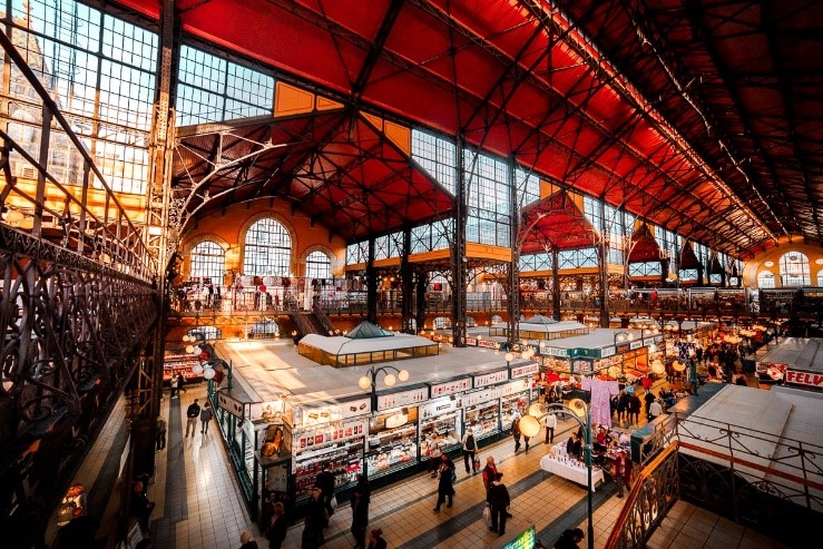 3 Tourist Traps to Avoid at the Great Market Hall in Budapest